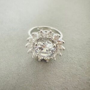 Elegant Flower Crystal Ring